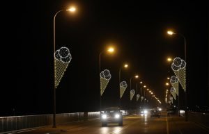 DİREKLERE YILBAŞI LED LAMBA UYGULAMALARI