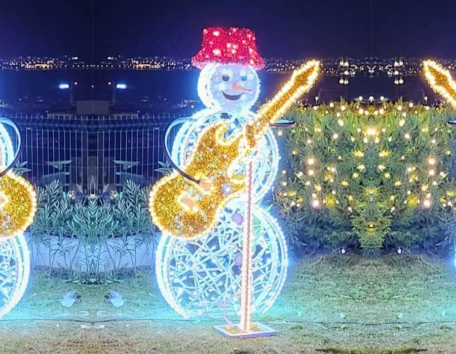 Gitarlı Işıklı Kardan Adam